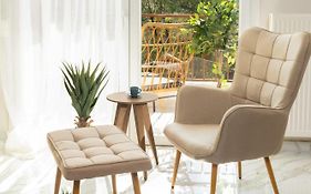 Crystal Haven Luxury Apartment By Binobi!
